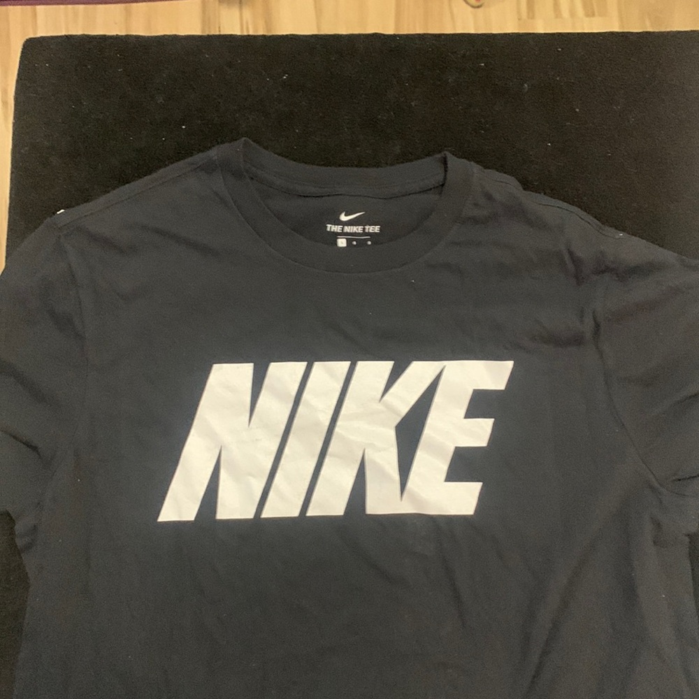 Nike black tee L